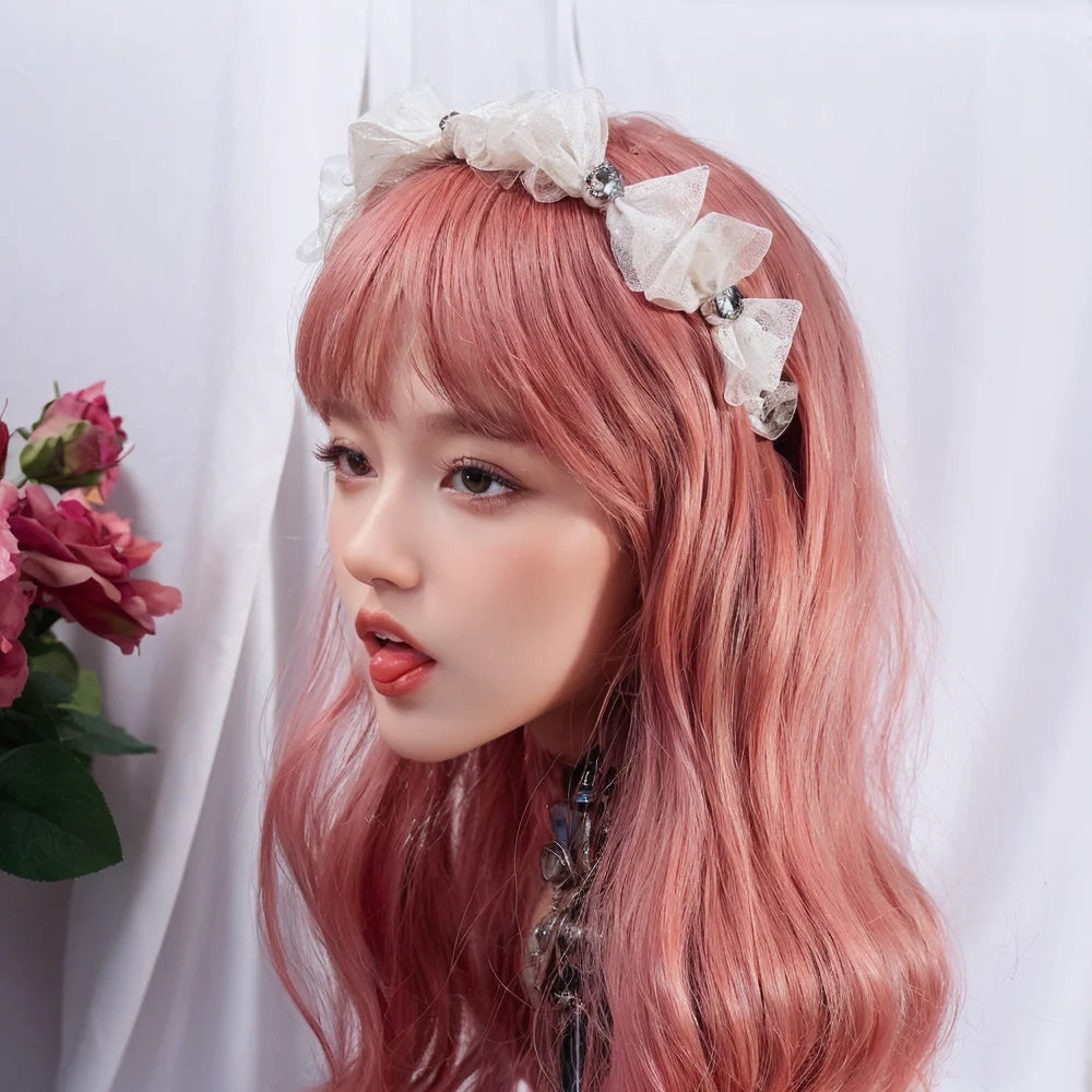 Real human hair body model head image, equipped with tools and clips - 100% smooth hair, suitable for hairstylists to display cl