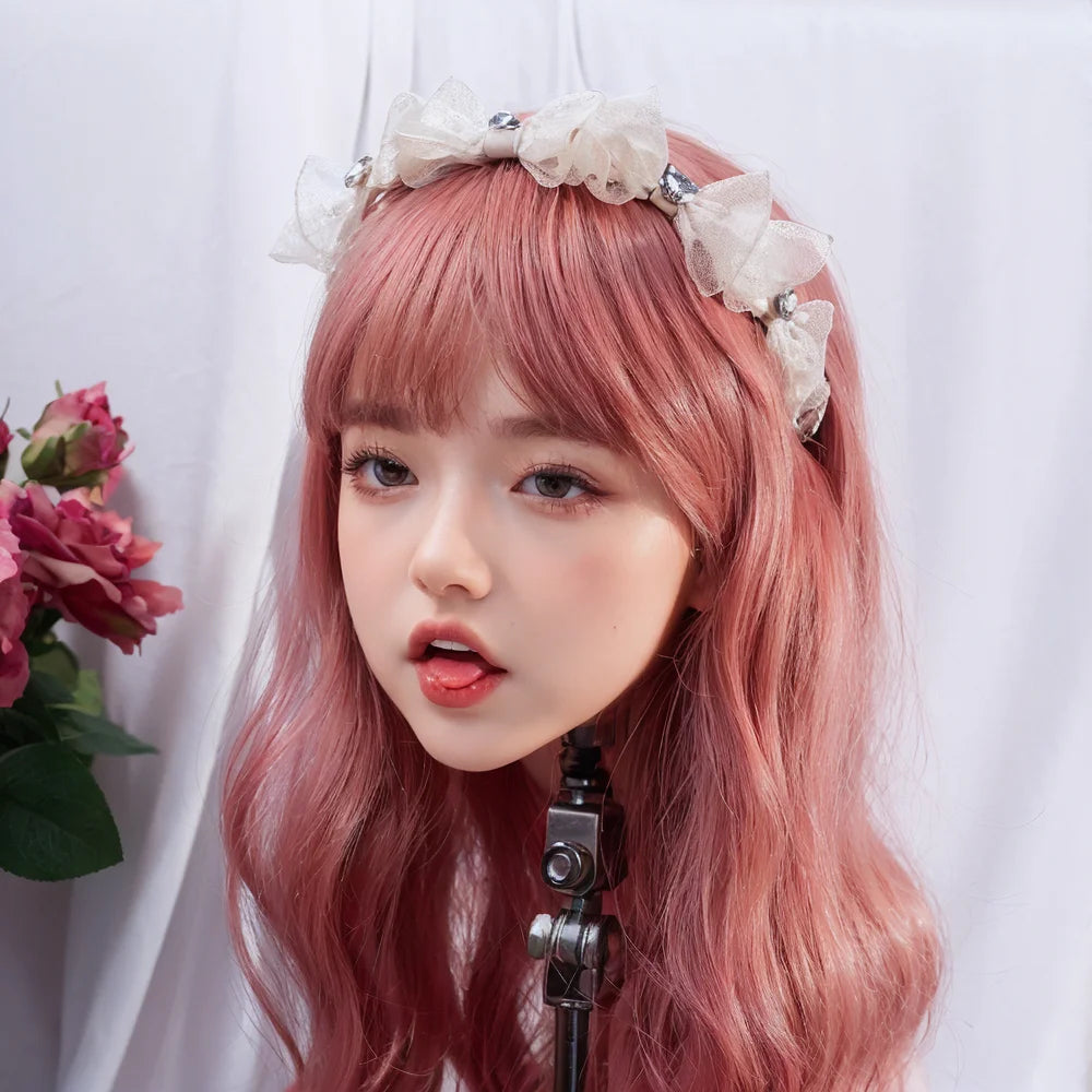 Real human hair body model head image, equipped with tools and clips - 100% smooth hair, suitable for hairstylists to display cl