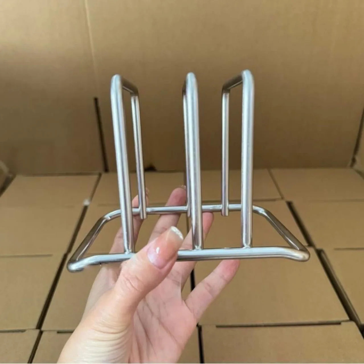 Kitchen storage rack, cutting board, stainless steel cutting board, kitchen cabinet, pot cover, countertop, cutting board rack